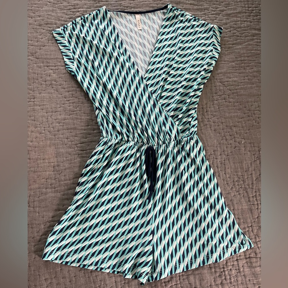 Gilli Black Aqua White Patterned Faux Wrap Top Short Romper Size Small Geometric